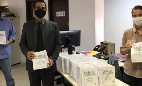 Gestores Governamentais sindicalizados recebem kit com máscaras e álcool em gel