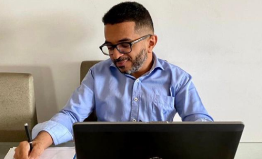 GGOV Adriano Ramos acompanha indicadores educacionais de escolas pelo teletrabalho com eficiência